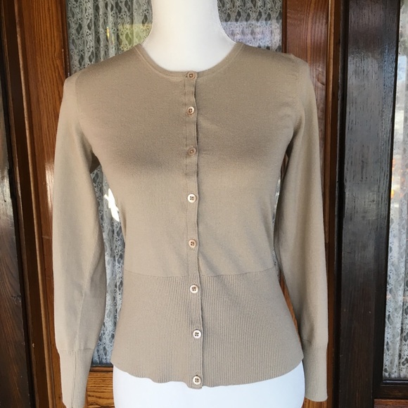 The Limited tan Button 3/4 sleeve top Size Medium - Picture 2 of 8
